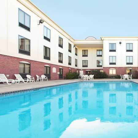 Holiday Inn Express & Suites Pine Bluff/Pines Mall By Ihg Exterior photo