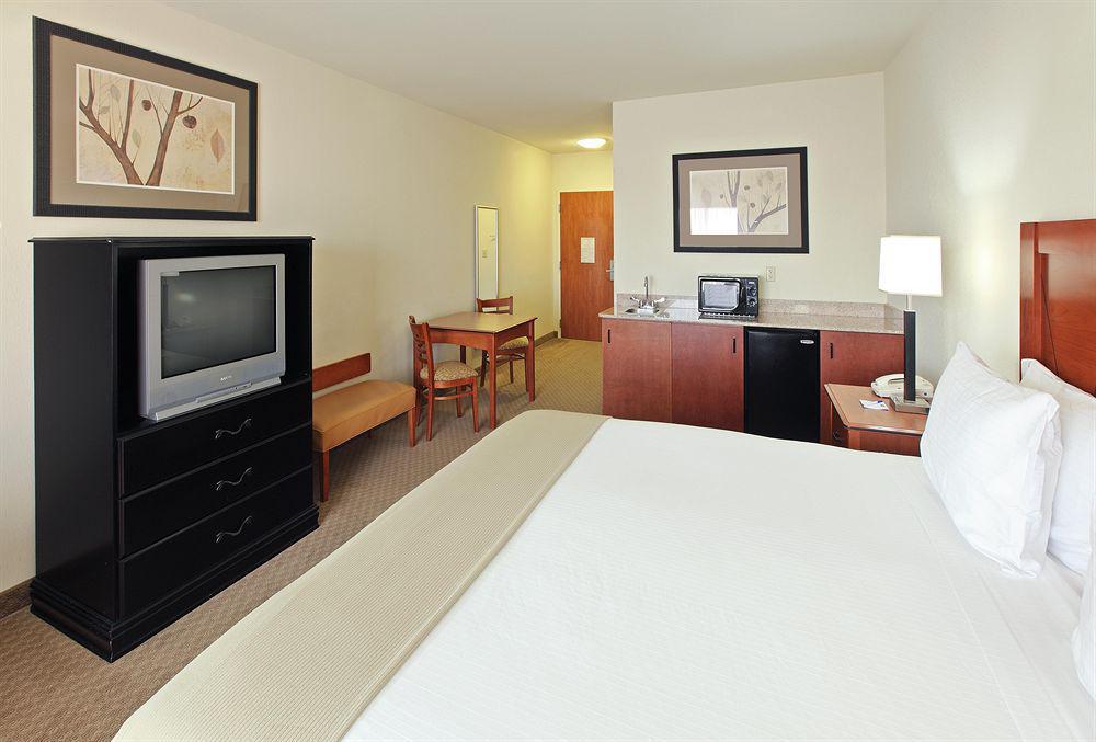 Holiday Inn Express & Suites Pine Bluff/Pines Mall By Ihg Room photo