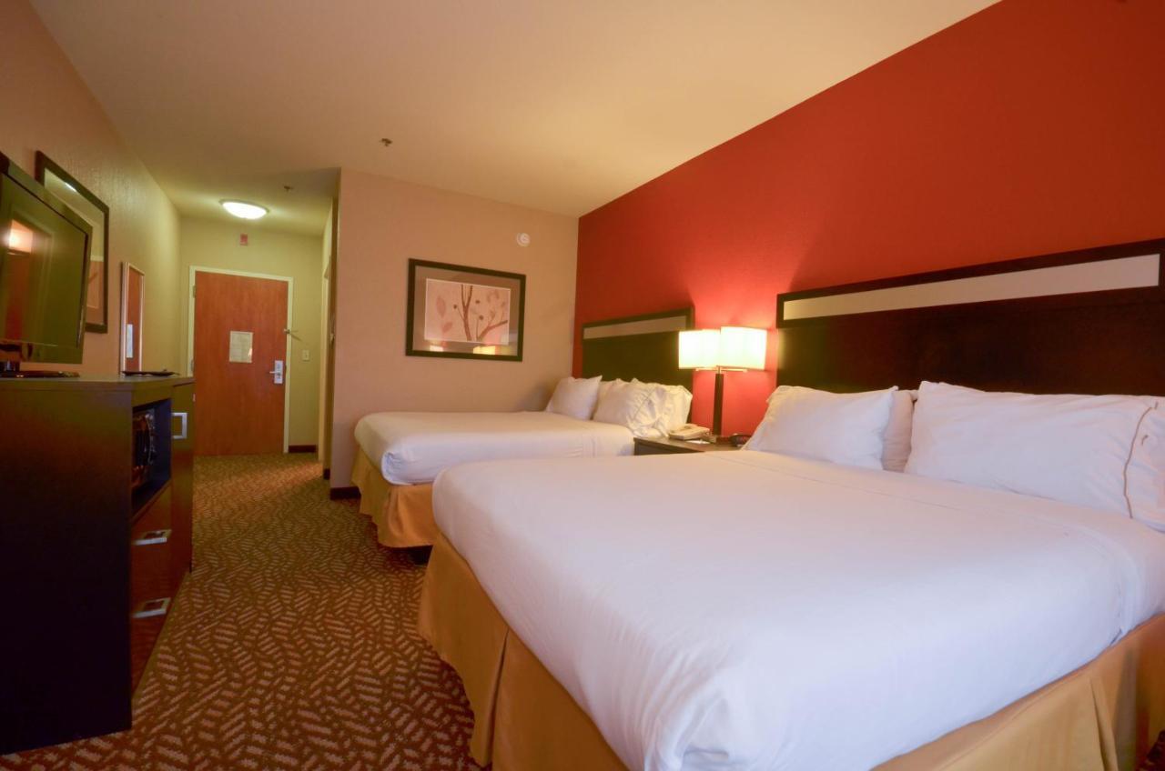 Holiday Inn Express & Suites Pine Bluff/Pines Mall By Ihg Exterior photo