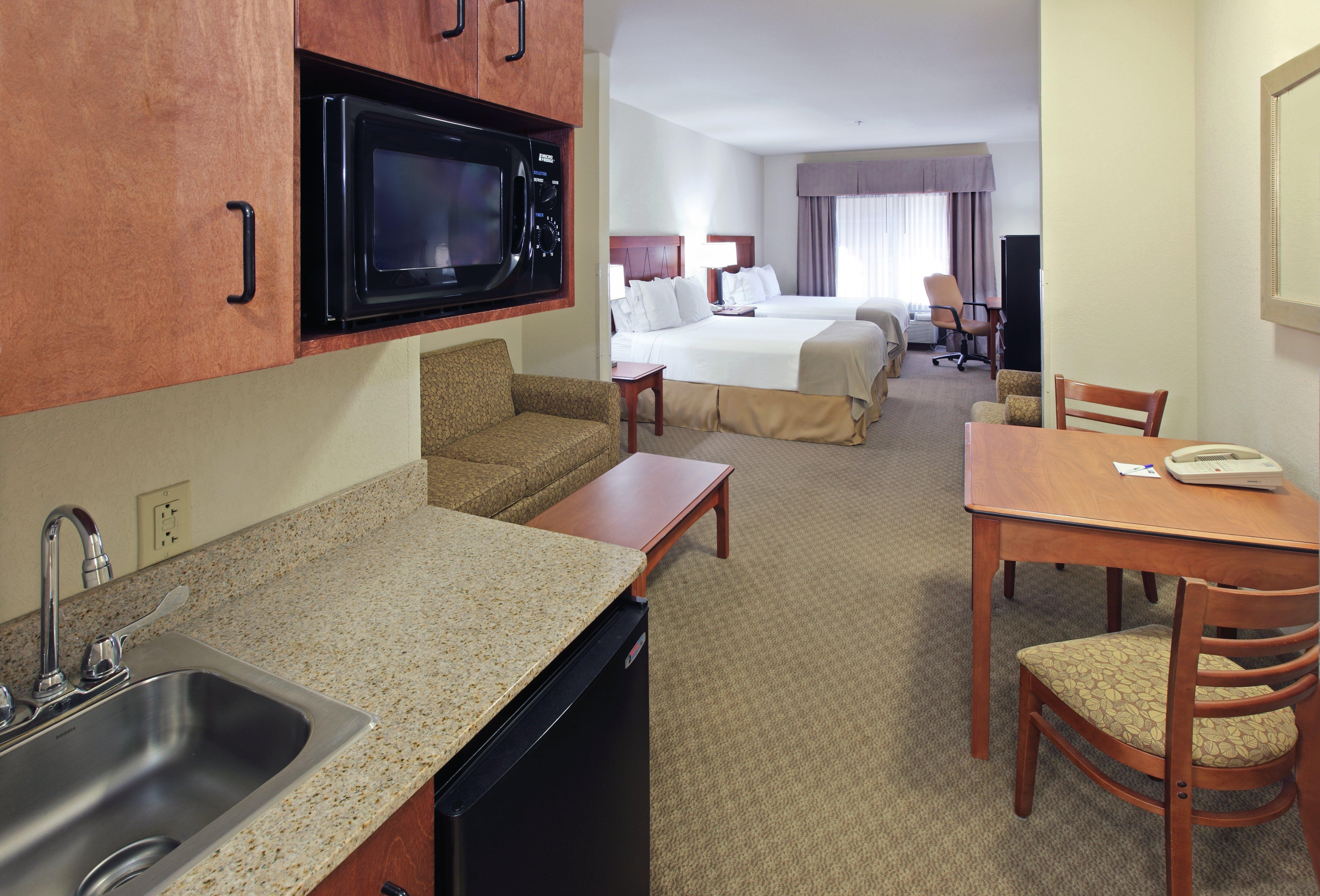 Holiday Inn Express & Suites Pine Bluff/Pines Mall By Ihg Exterior photo