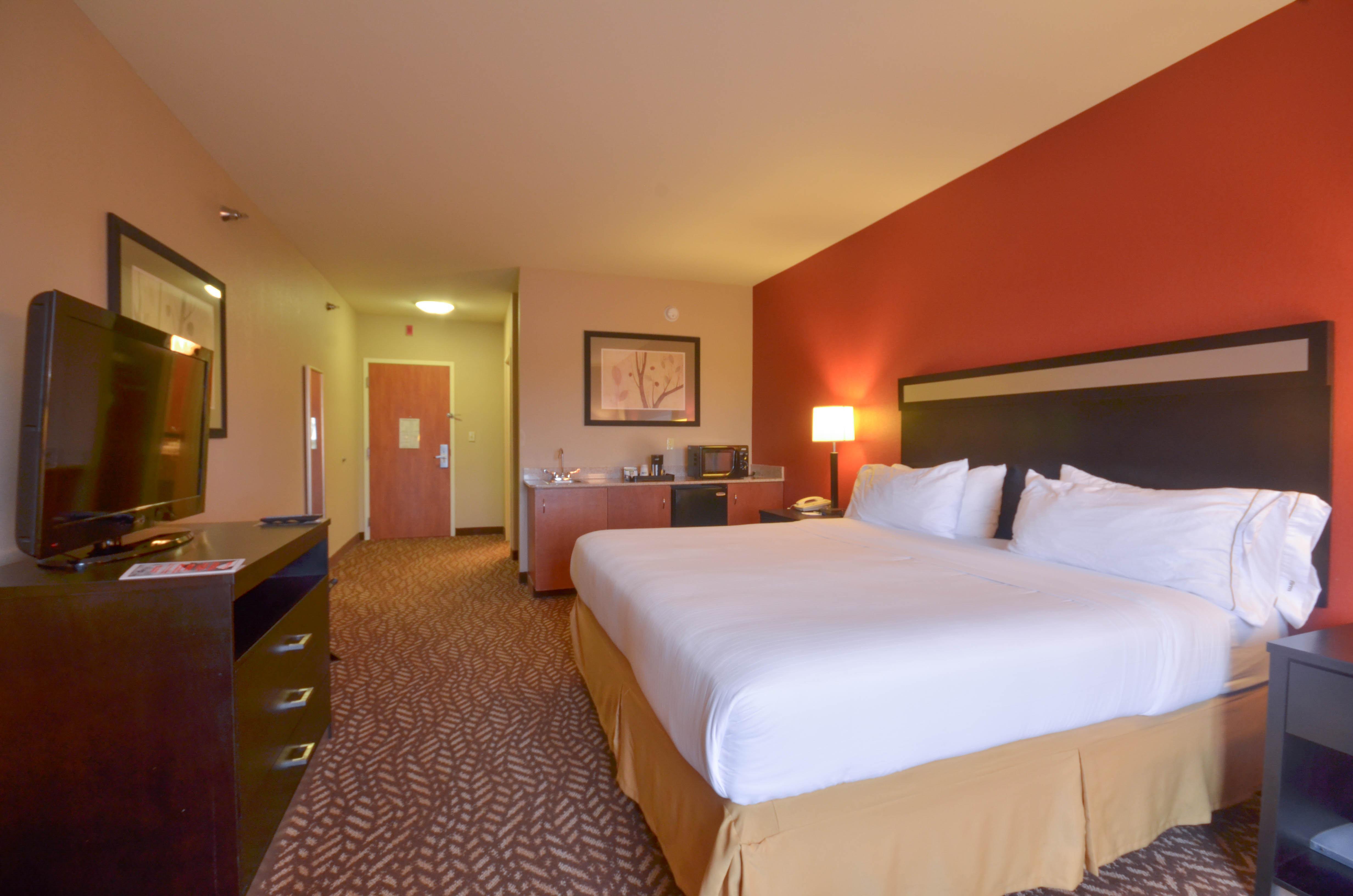 Holiday Inn Express & Suites Pine Bluff/Pines Mall By Ihg Exterior photo
