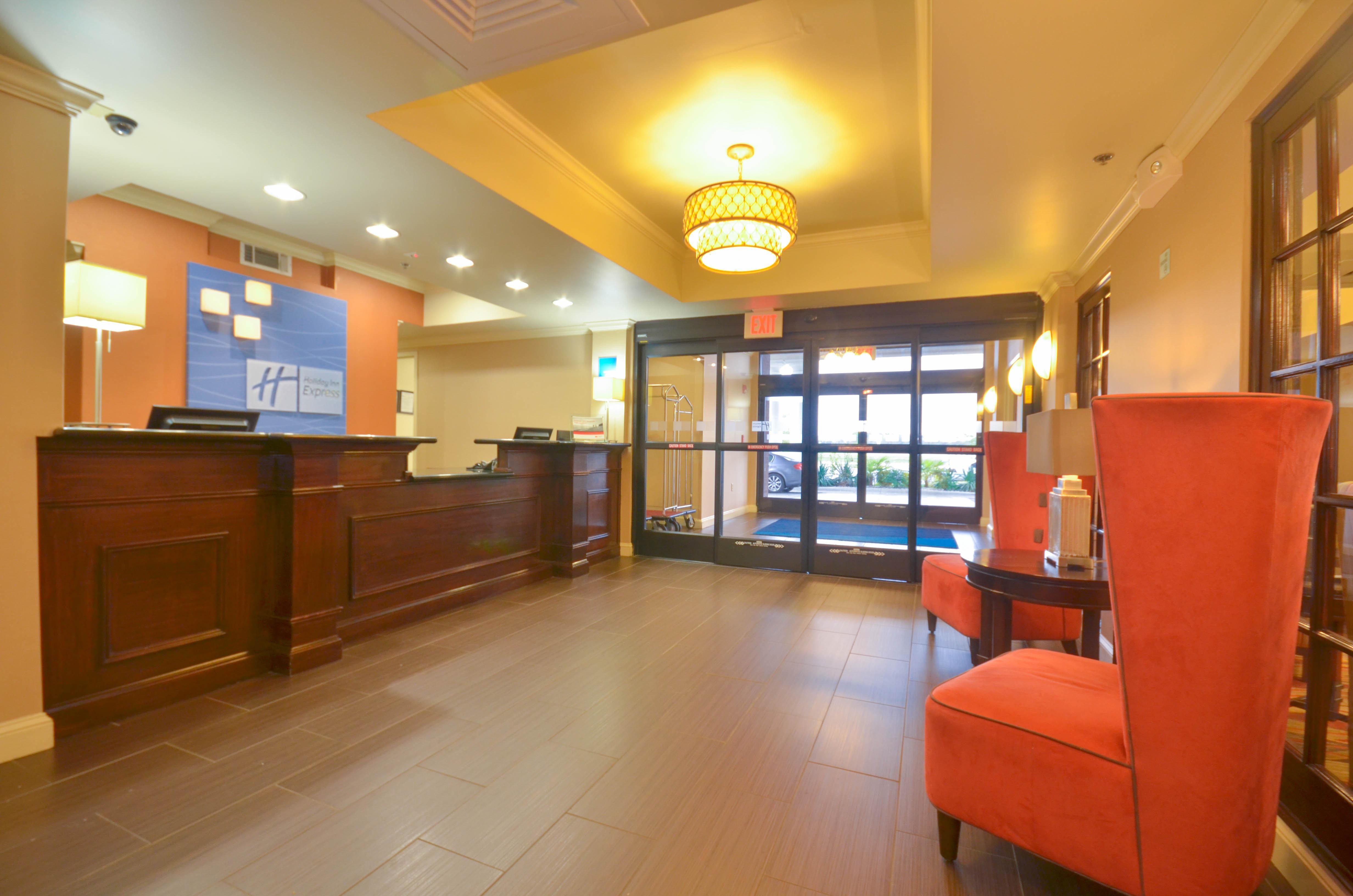 Holiday Inn Express & Suites Pine Bluff/Pines Mall By Ihg Exterior photo