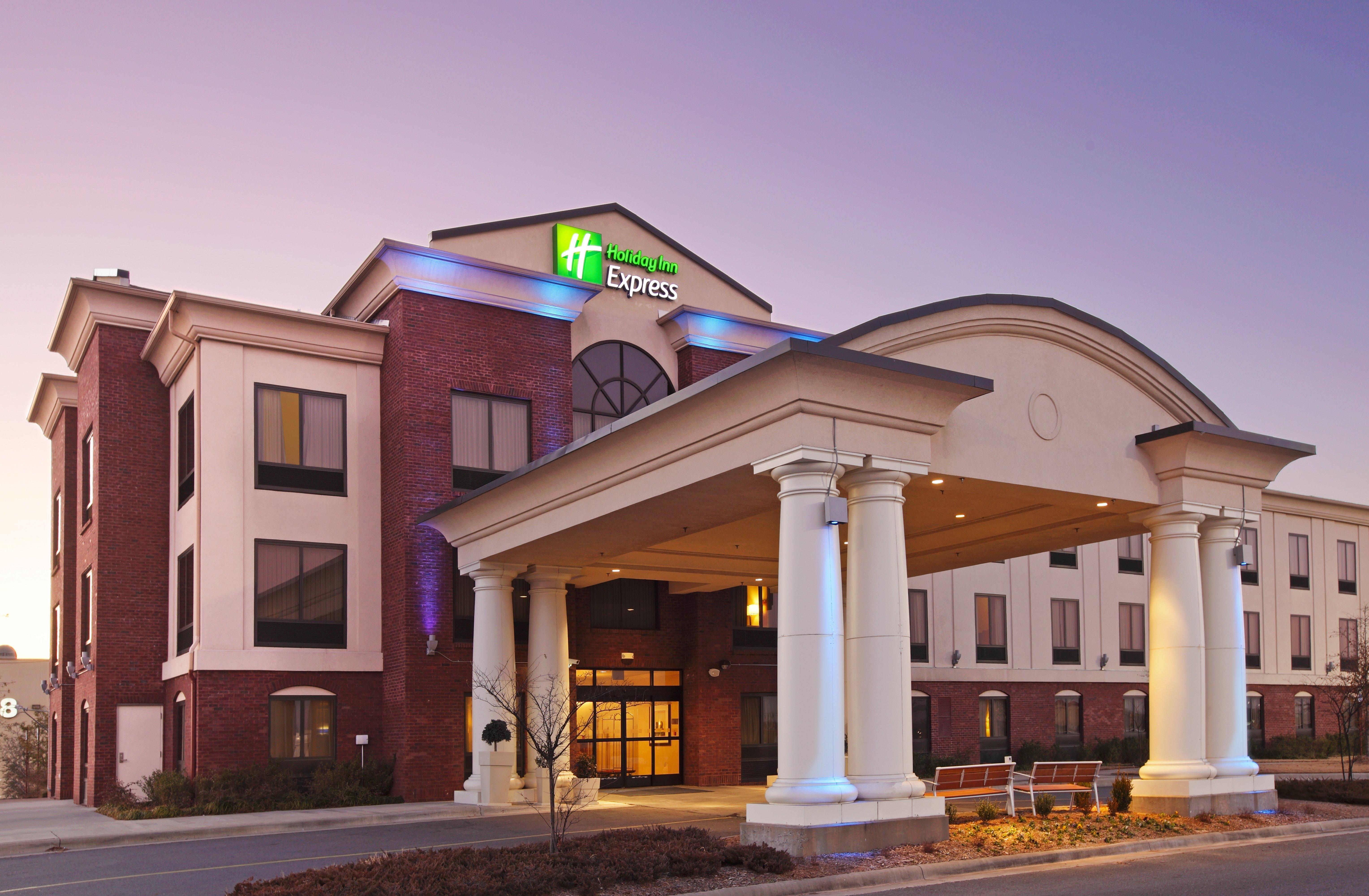 Holiday Inn Express & Suites Pine Bluff/Pines Mall By Ihg Exterior photo
