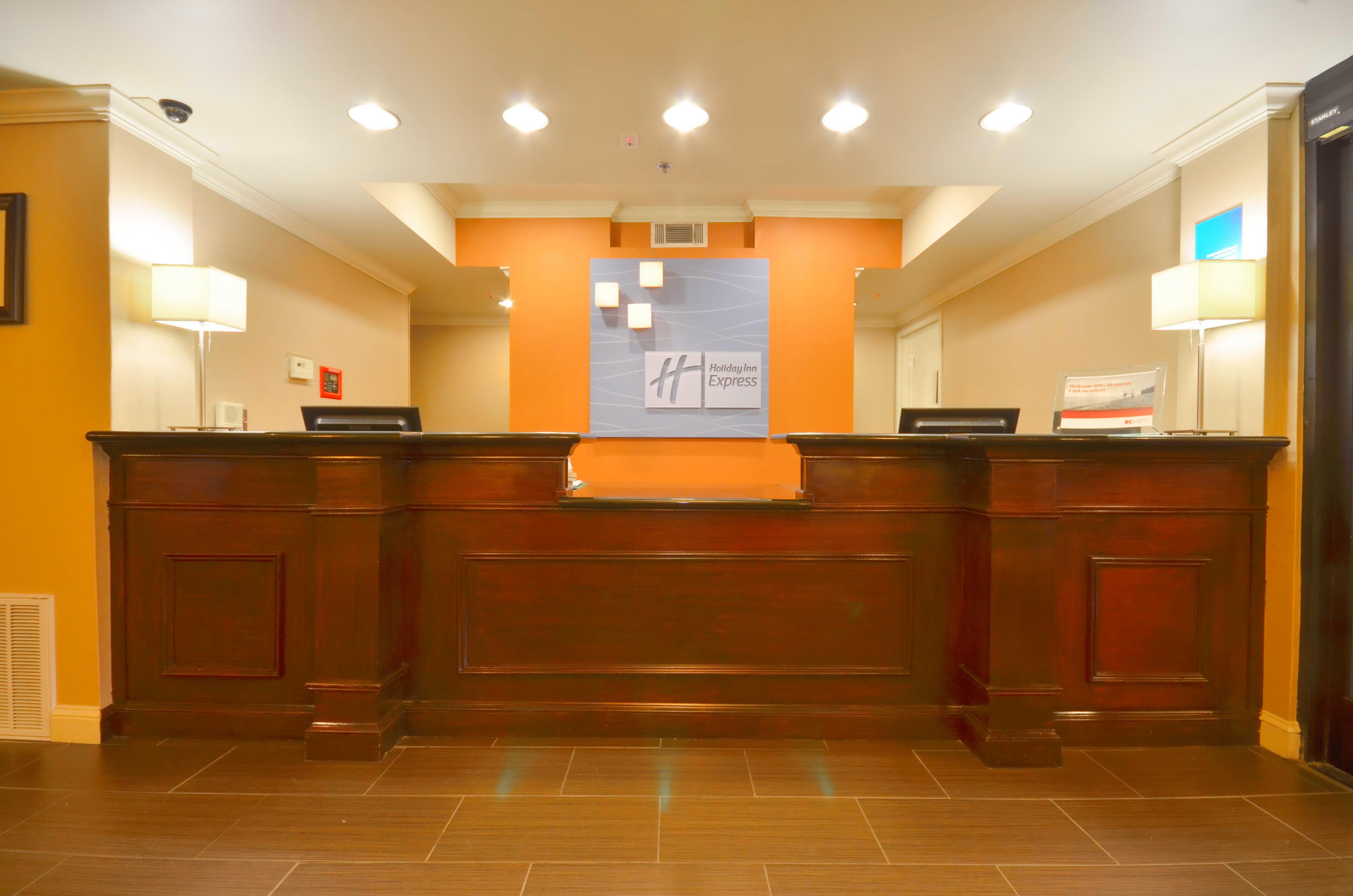 Holiday Inn Express & Suites Pine Bluff/Pines Mall By Ihg Exterior photo