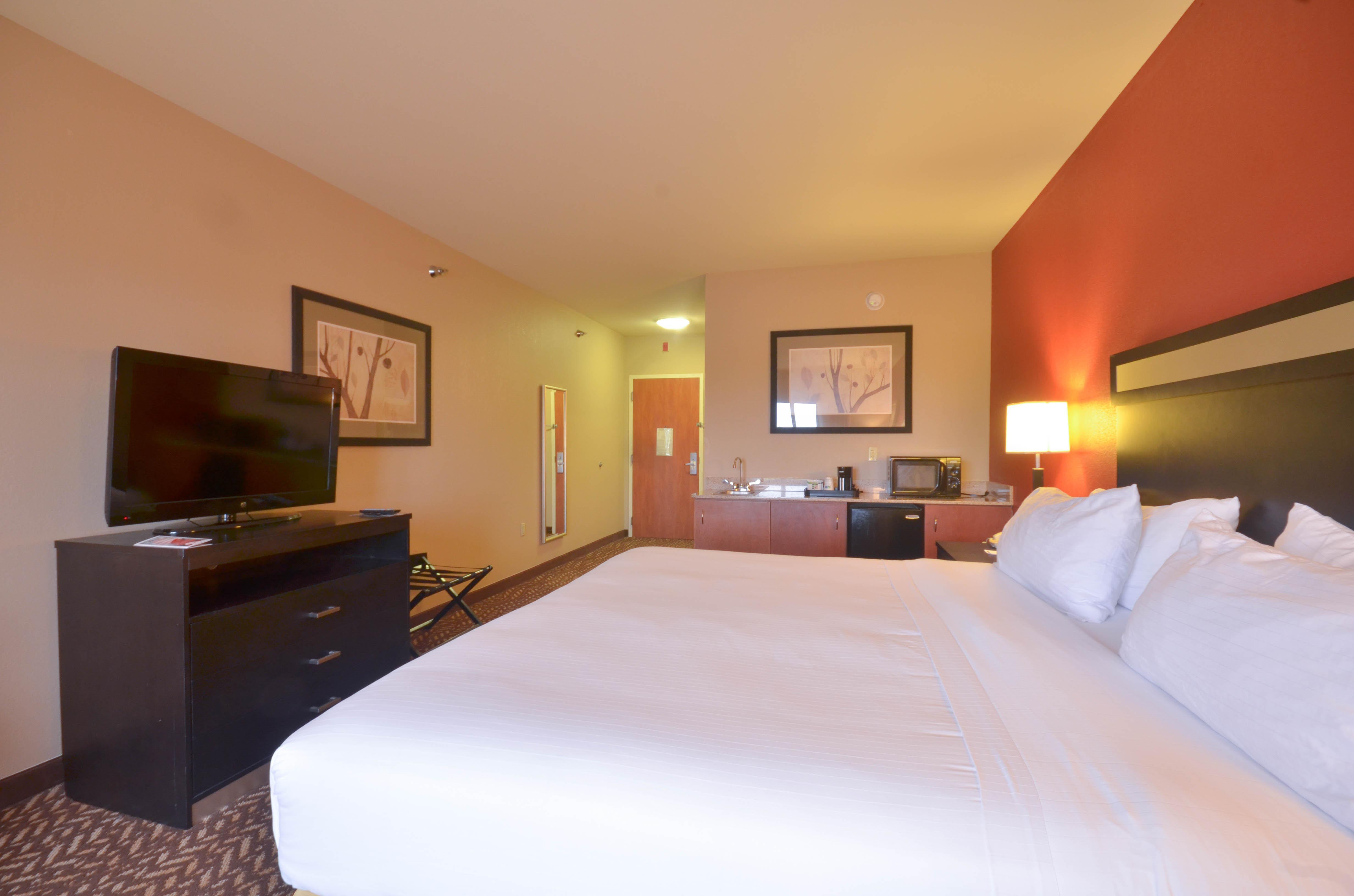 Holiday Inn Express & Suites Pine Bluff/Pines Mall By Ihg Exterior photo