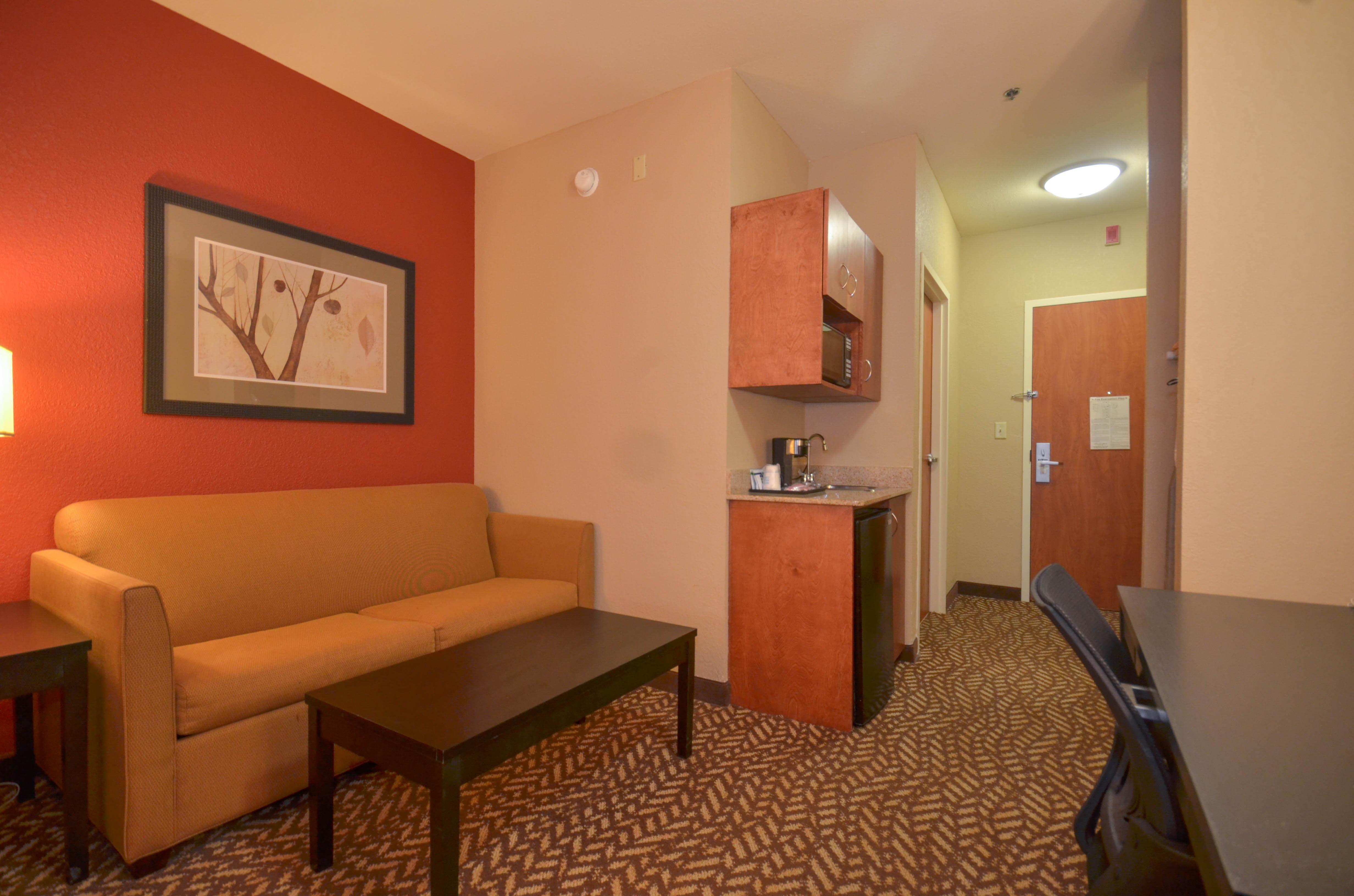 Holiday Inn Express & Suites Pine Bluff/Pines Mall By Ihg Exterior photo