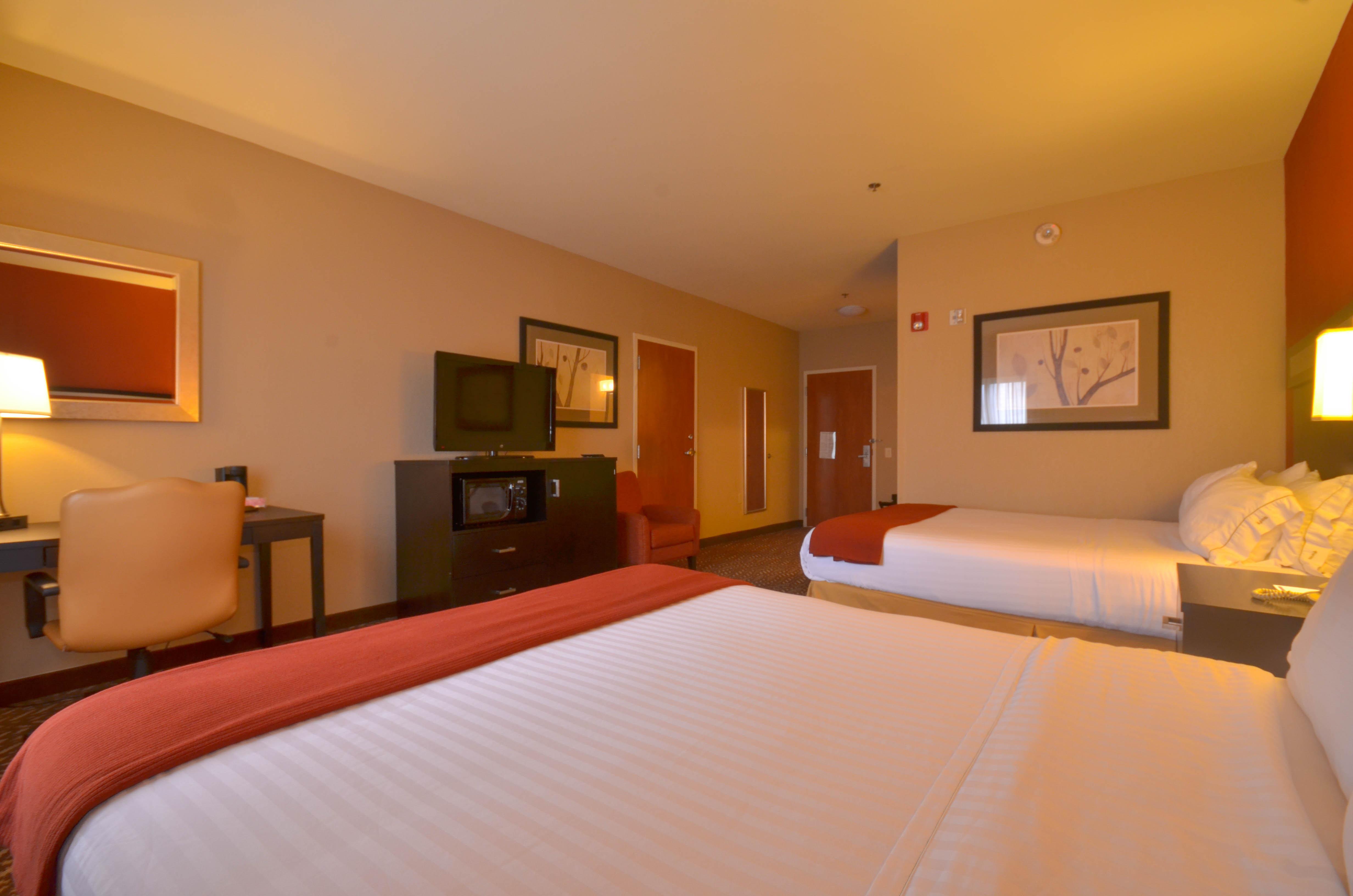 Holiday Inn Express & Suites Pine Bluff/Pines Mall By Ihg Exterior photo