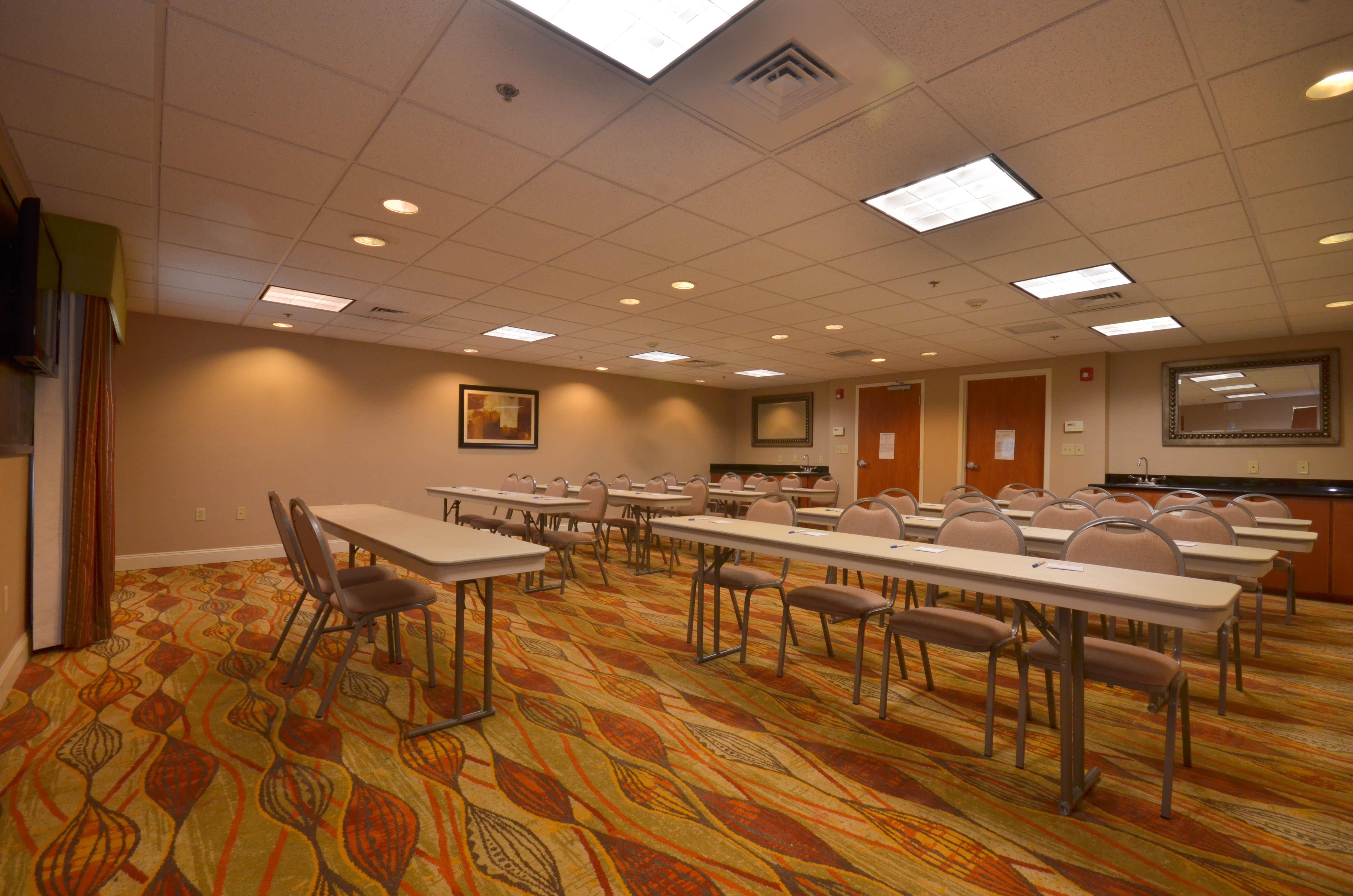 Holiday Inn Express & Suites Pine Bluff/Pines Mall By Ihg Exterior photo