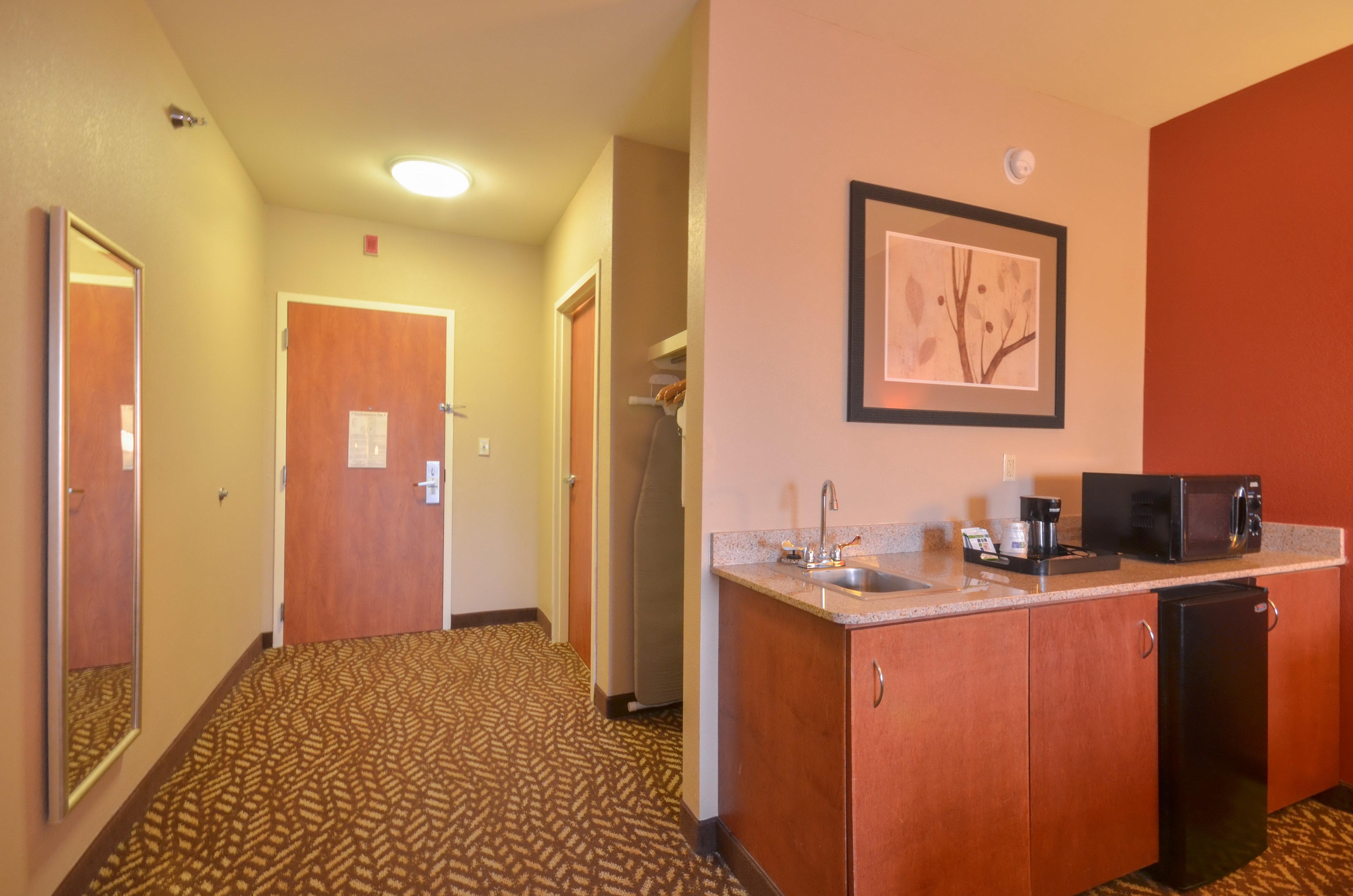 Holiday Inn Express & Suites Pine Bluff/Pines Mall By Ihg Exterior photo