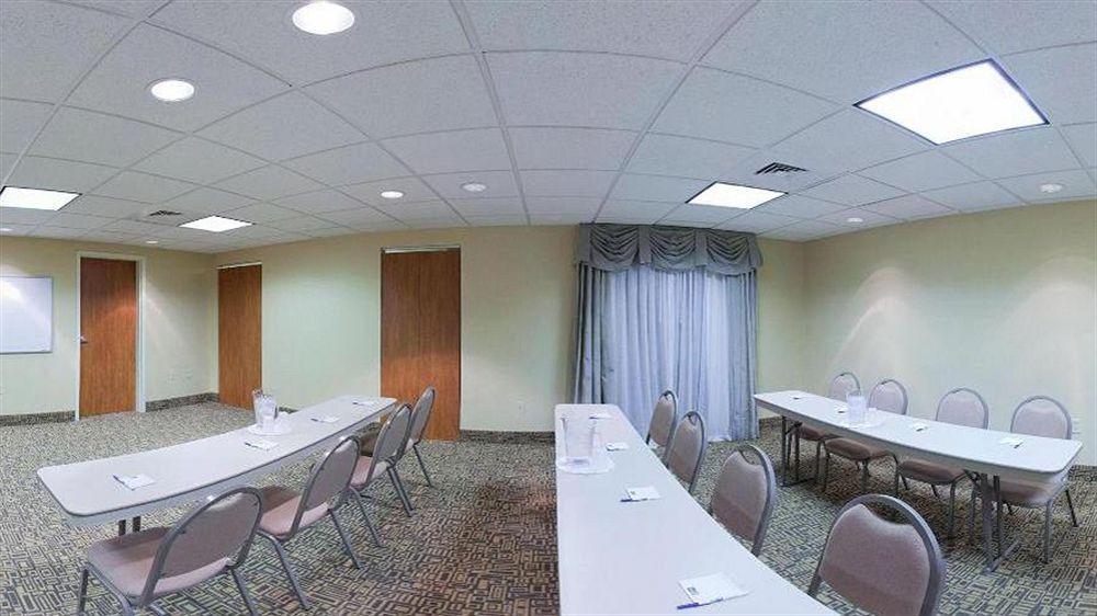 Holiday Inn Express & Suites Pine Bluff/Pines Mall By Ihg Exterior photo