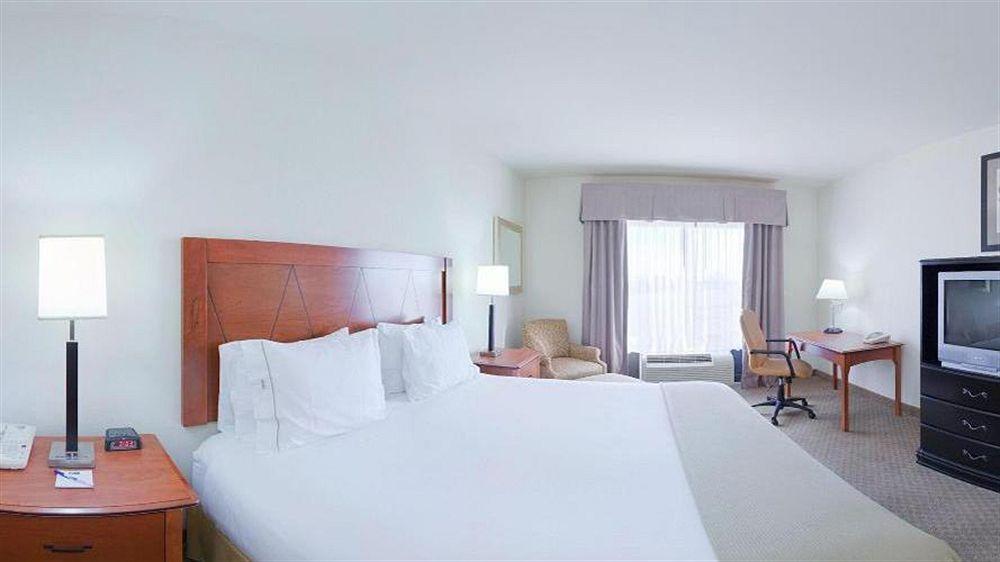 Holiday Inn Express & Suites Pine Bluff/Pines Mall By Ihg Exterior photo