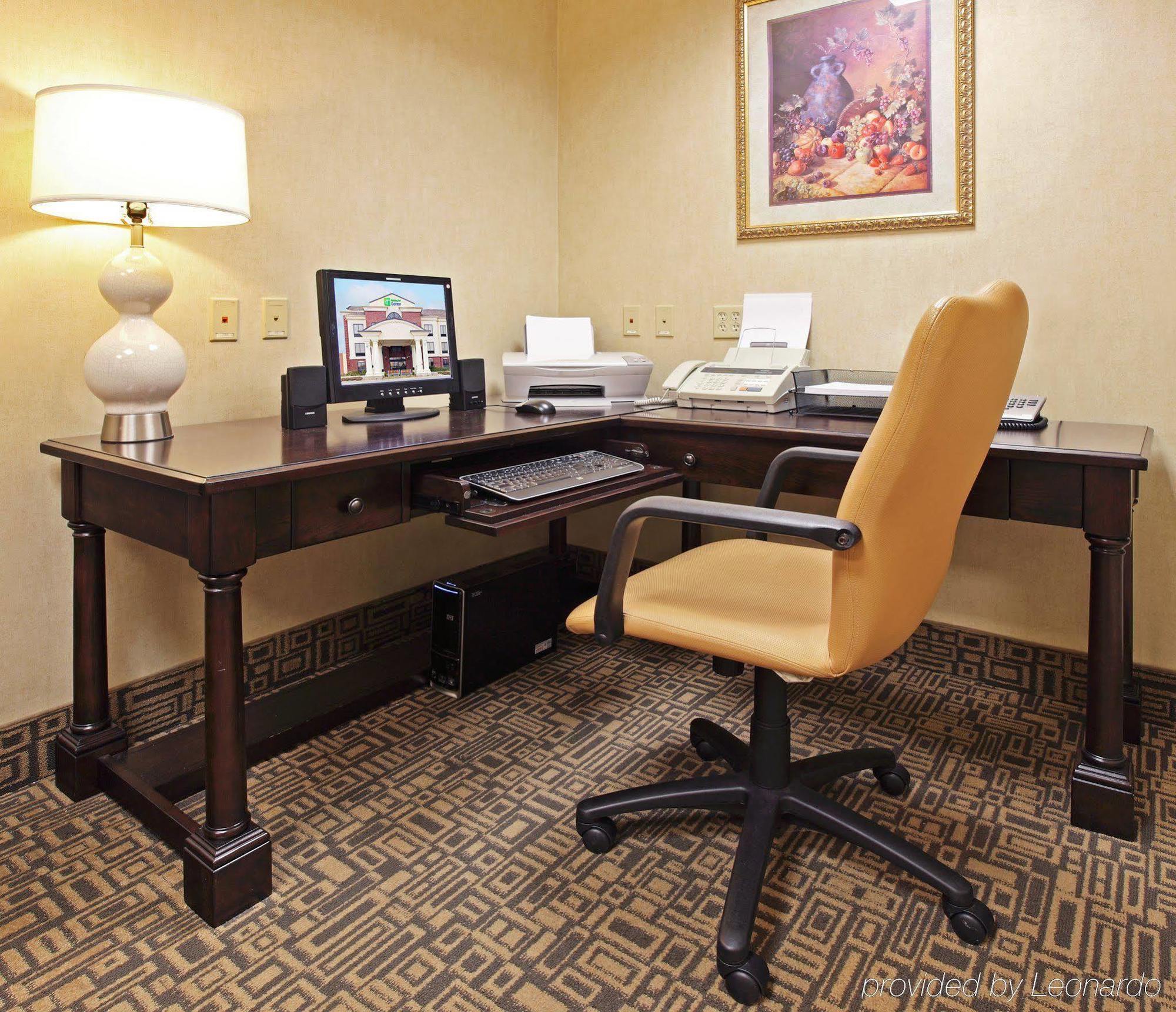 Holiday Inn Express & Suites Pine Bluff/Pines Mall By Ihg Facilities photo
